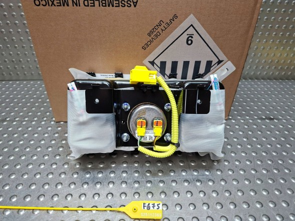 Jeep OE ПОДУШКА AIRBAG PASAŻERA JEEP COMPASS II 17- 68242370AG