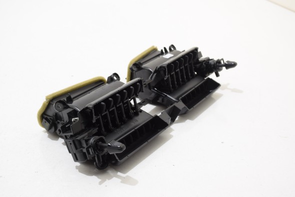 BMW OE 4A2BDC2 BMW BMW G42 G20 G21 G22 G26 LCI Lift Центральна припливна решітка приладової панелі