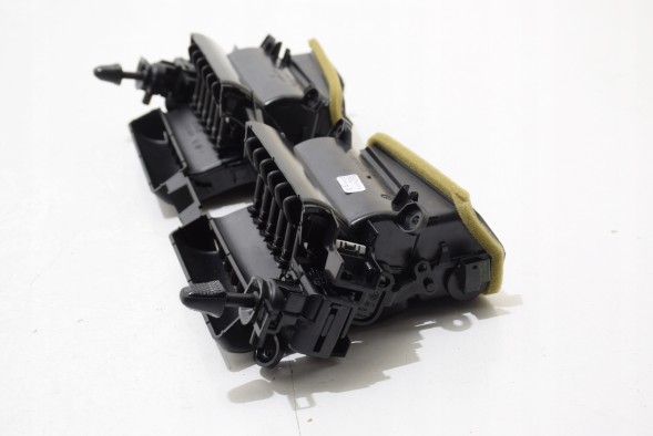 BMW OE 4A2BDC2 BMW BMW G42 G20 G21 G22 G26 LCI Lift Центральна припливна решітка приладової панелі