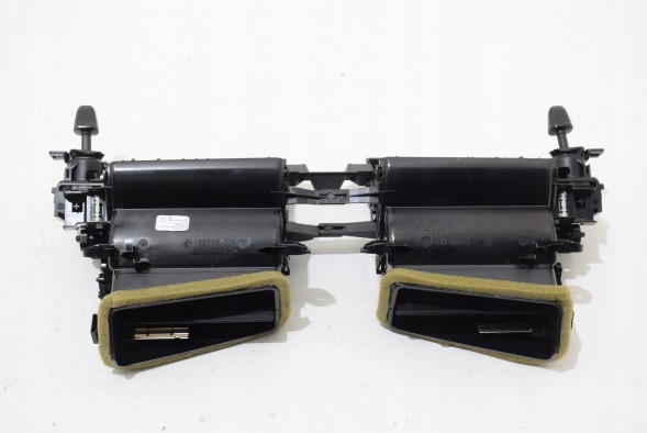 BMW OE 4A2BDC2 BMW BMW G42 G20 G21 G22 G26 LCI Lift Центральна припливна решітка приладової панелі