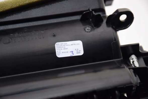 BMW OE 4A2BDC2 BMW BMW G42 G20 G21 G22 G26 LCI Lift Центральна припливна решітка приладової панелі