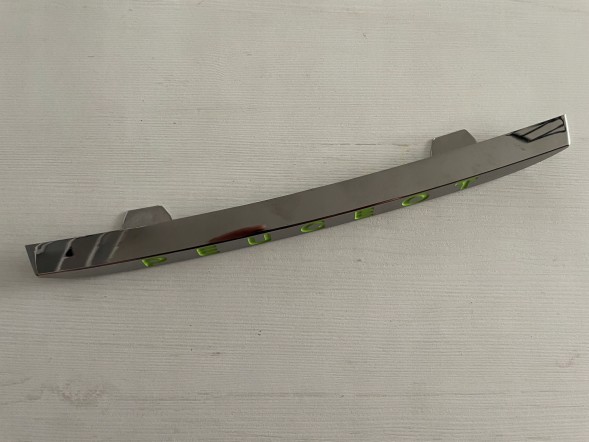 Peugeot OE 9810517577 / 1609868X OE PEUGEOT 208 I A9 LIFT 2015-2019 РЕЙКА МОНОГРАМИ РЕШІТКИ РАДІАТОРА ЗЕЛЕНА OE