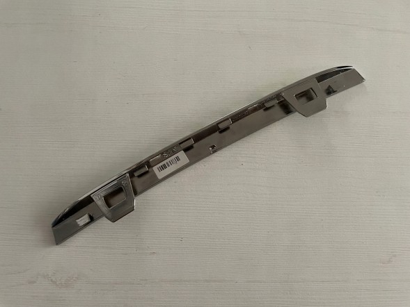 Peugeot OE 9810517577 / 1609868X OE PEUGEOT 208 I A9 LIFT 2015-2019 РЕЙКА МОНОГРАМИ РЕШІТКИ РАДІАТОРА ЗЕЛЕНА OE