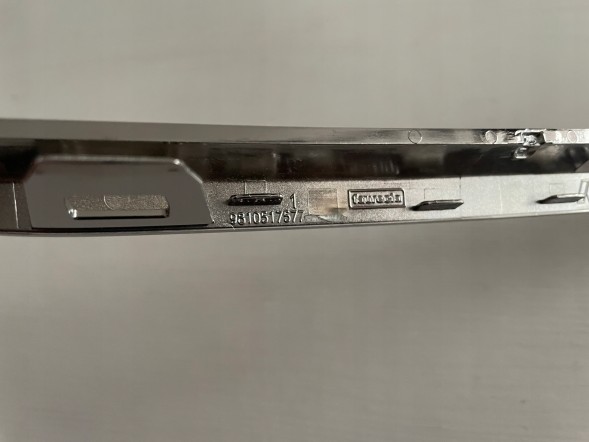 Peugeot OE 9810517577 / 1609868X OE PEUGEOT 208 I A9 LIFT 2015-2019 РЕЙКА МОНОГРАМИ РЕШІТКИ РАДІАТОРА ЗЕЛЕНА OE