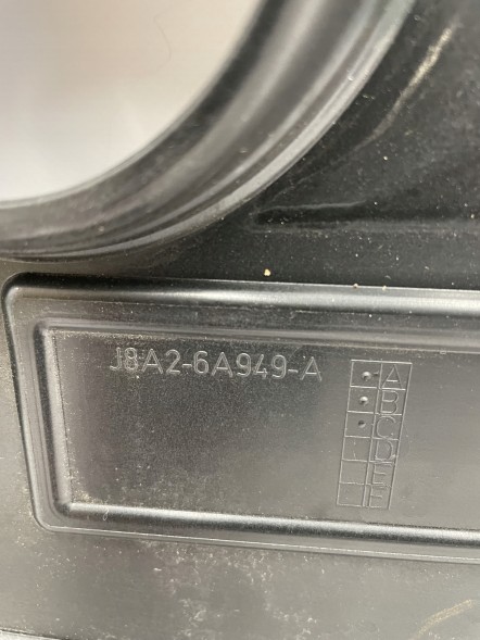Land Rover OE J8A26A949AC J8A2-6A949-AC ВЕРХНЯ КРИШКА ДВИГУНА RANGE ROVER VELAR