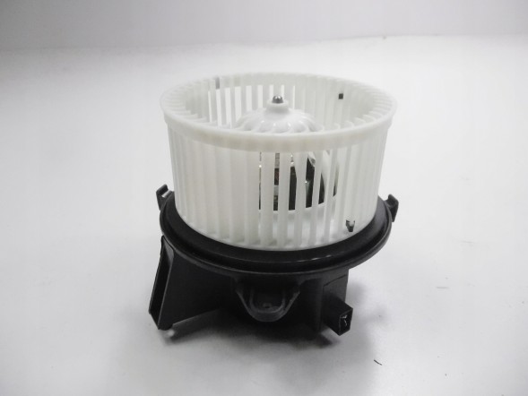 Fiat OE Вентилятор вентилятора Fiat Punto OE 71735480