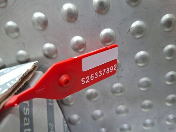 Fiat OE S26337892 ХРОМОВАНА НАКЛАДКА КЛАПАНА 0735516207 FIAT 500 2007-