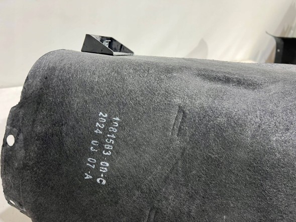 Tesla 1081588-00-D pmi150921 НАКЛАДКА АРКИ ЛІВОГО ЗАДНЬОГО КРИЛА ЛІВА ЗАДНЯ TESLA 3 1081588-00-D