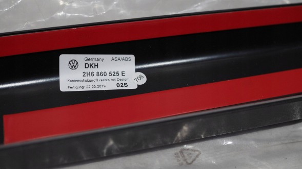 Volkswagen OE 2H6860525E VW AMAROK 2H6 ПРАВА БОКОВА НАКЛАДКА / ОБЛИЦЮВАННЯ БОРТУ 2017-2022р