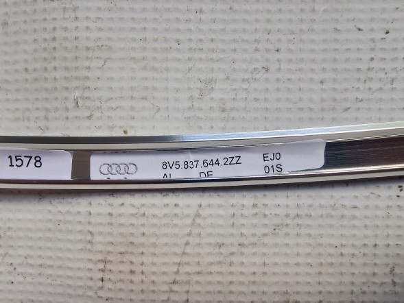 Audi OE 8V58376442ZZ 1diablo1 AUDI A3 8V ХРОМОВА НАКЛАДКА ЗАХИСНА ПРАВИХ ПЕРЕДНІХ ДВЕРЕЙ 8V58376442ZZ