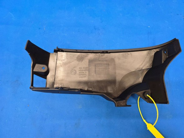 BMW OE QUA12228 ЗАХИСНА ПРАВА ЧАСТИНА ДНА БАГАЖНИКА BMW K52 8520658