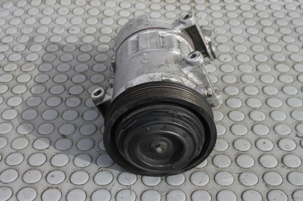 Nissan заводська комплектація 926004EA0A Компресор кондиціонера mahle acp 379 000s