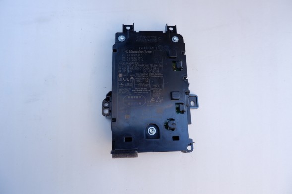Mercedes-Benz OE MRKA MERCEDES W213 MODUŁ ŁADOWANIA TELEFONU A2139007731 MERCEDES W213 Модуль Бездротової Зарядки Телефону A2139007731