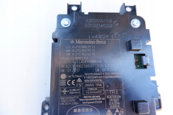 Mercedes-Benz OE MRKA MERCEDES W213 MODUŁ ŁADOWANIA TELEFONU A2139007731 MERCEDES W213 Модуль Бездротової Зарядки Телефону A2139007731