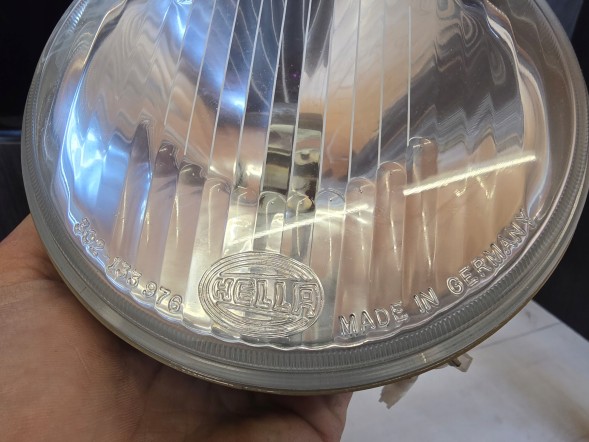 BMW OE LAMPA PRAWA BMW E30 HELLA NOWA QUAL12/35 Лампа права bmw e30 hella нова
