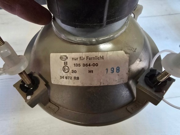 BMW OE LAMPA PRAWA BMW E30 HELLA NOWA QUAL12/35 Лампа права bmw e30 hella нова
