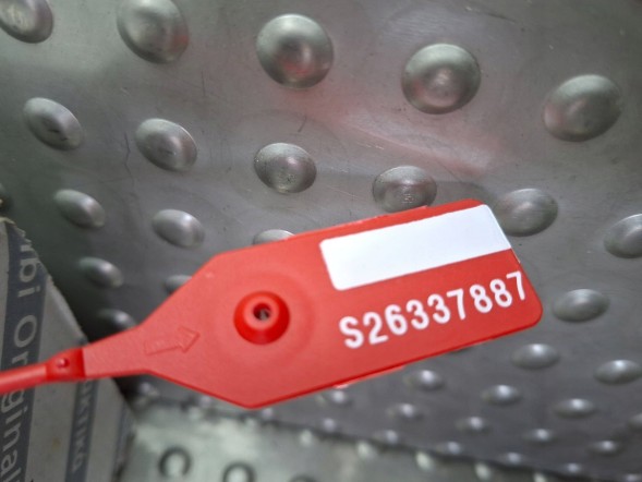 Fiat OE S26337887 ХРОМОВАНА НАКЛАДКА КЛАПАНА 0735516207 FIAT 500 2007-