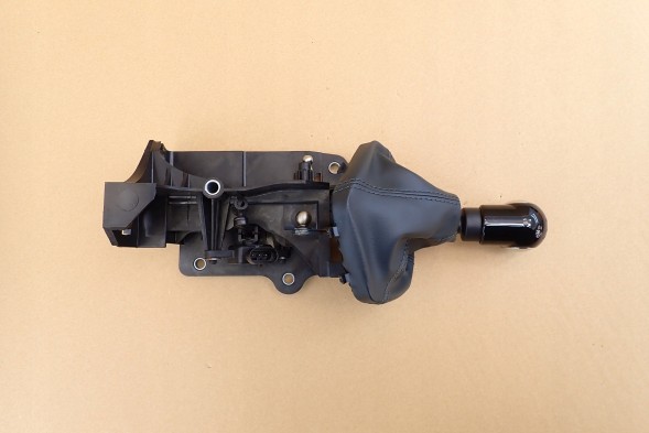 Ford OE Ford Ka II LEWAREK GAŁKA ZMIANY BIEGÓW MIESZEK 2008-2016R CZARNA PIANO Ford ka ii ліварка гілка перемикання передач сильфонів 2008-2016r чорна piano