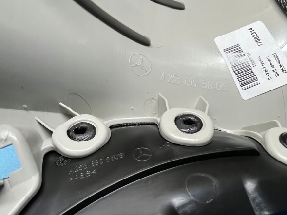 Mercedes-Benz OE 2536905803, A2536905803, A-253-690-58-03, A25369058039F93 НОВА ОРИГІНАЛЬНА НАКЛАДКА ПРАВОЇ СТОЙКИ MERCEDES-BENZ GLC W253 A2536905803 9F93