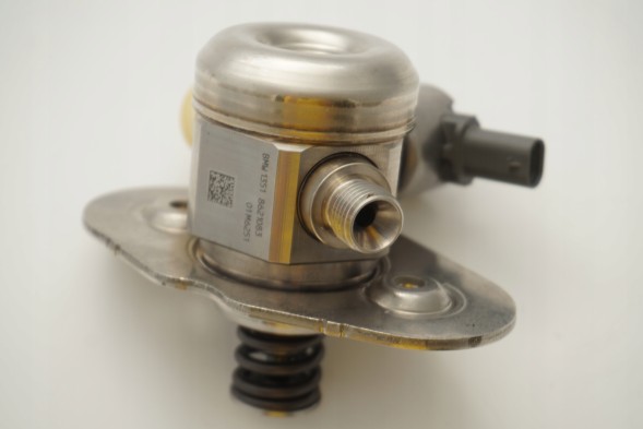 BMW OE Паливний насос високого тиску BMW F20 F21 F45 8621083 NEW