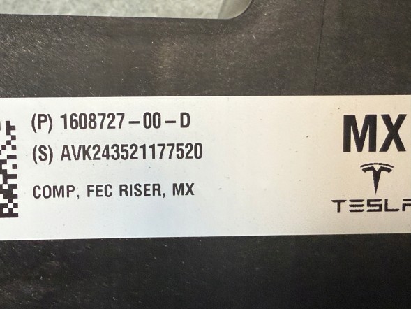 Tesla X PLAID PALLADIUM 21+ КРОНШТЕЙН БАМПЕРА FEC RISER 1625036-00-D