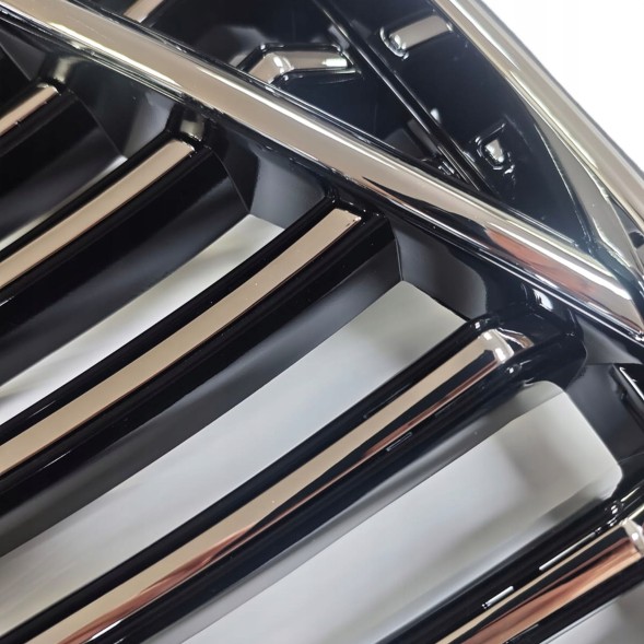 Китай V12139 VOLVO XC90 2019 РЕШІТКА РАДІАТОРА ПЕРЕДНЯ ЧОРНА/ХРОМ + ОТВІР ПІД КАМЕРУ