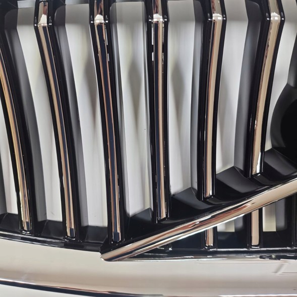 Китай V12139 VOLVO XC90 2019 РЕШІТКА РАДІАТОРА ПЕРЕДНЯ ЧОРНА/ХРОМ + ОТВІР ПІД КАМЕРУ