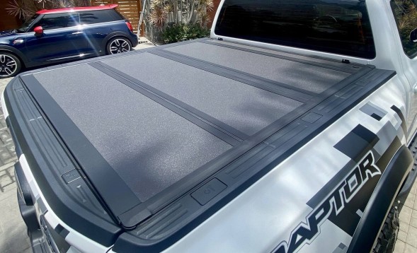 Китай 448810VA BAKFLIP MX4 Жорстка кришка пакета складана ролета Volkswagen Amarok 2023-