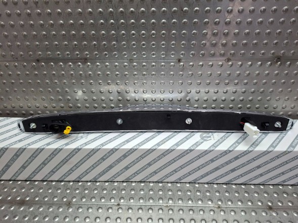 Fiat OE S26337871 ХРОМОВАНА НАКЛАДКА КЛАПАНА 0735516207 FIAT 500 2007-